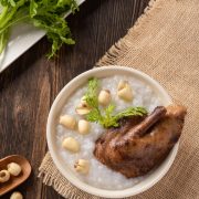 Cháo chim câu hầm hạt sen