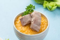 Cháo sườn non rau củ