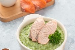 Cháo cá hồi rau củ